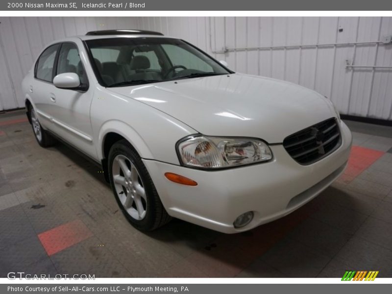Icelandic Pearl / Blond 2000 Nissan Maxima SE