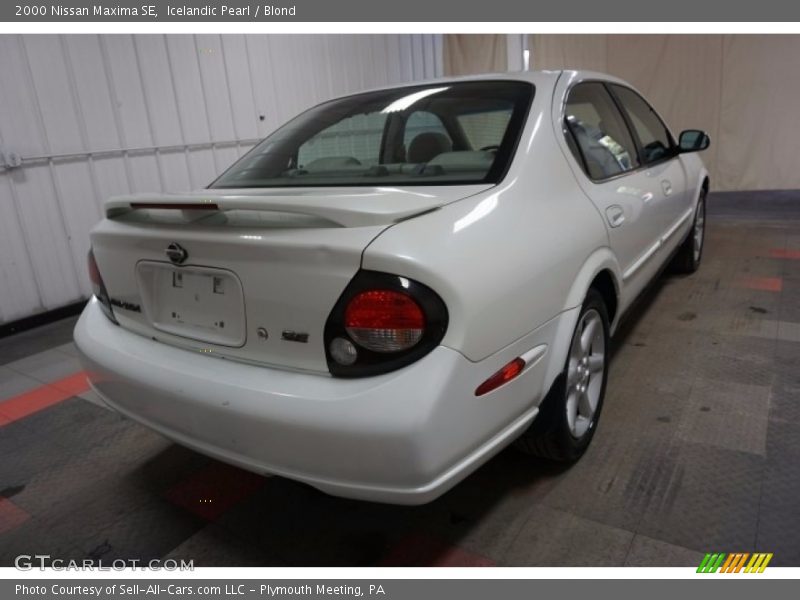 Icelandic Pearl / Blond 2000 Nissan Maxima SE