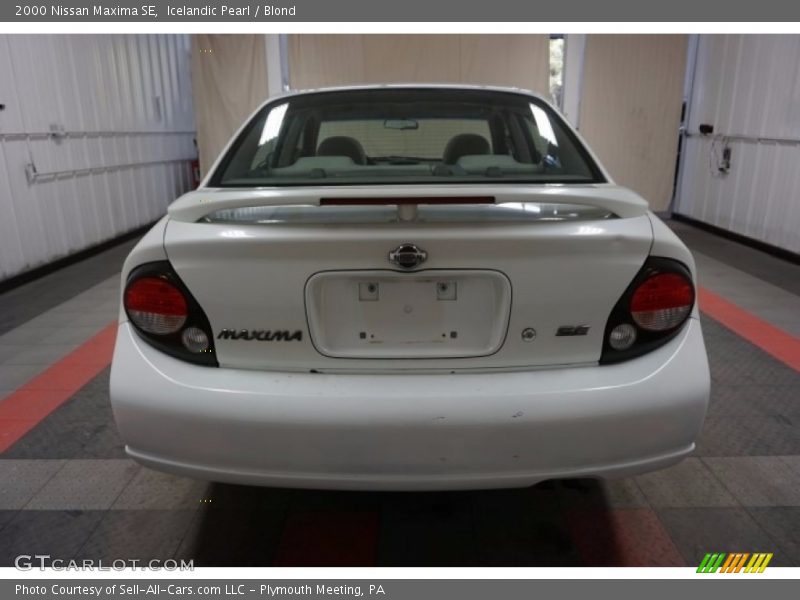 Icelandic Pearl / Blond 2000 Nissan Maxima SE