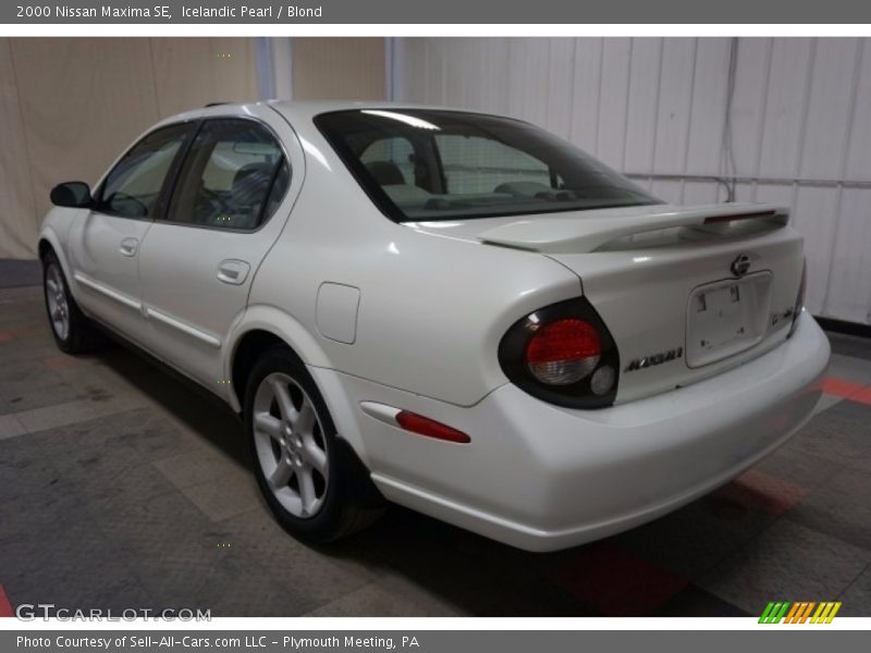 Icelandic Pearl / Blond 2000 Nissan Maxima SE