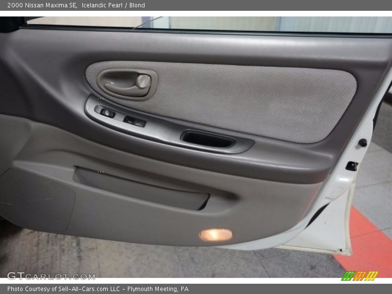 Icelandic Pearl / Blond 2000 Nissan Maxima SE