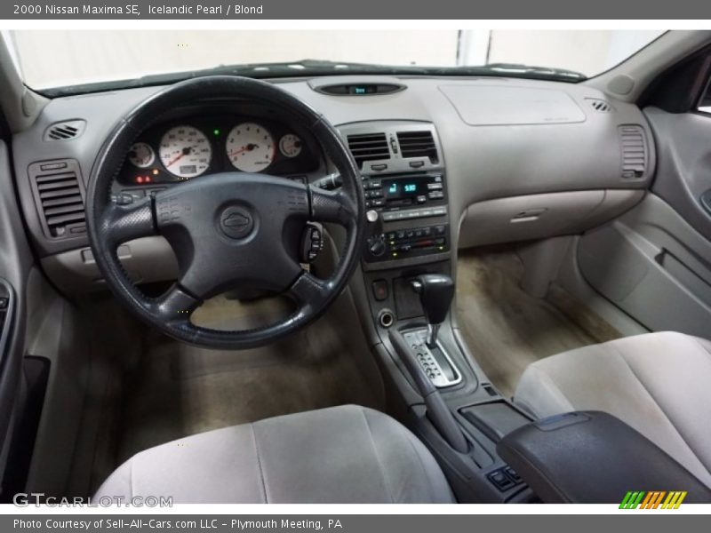 Icelandic Pearl / Blond 2000 Nissan Maxima SE