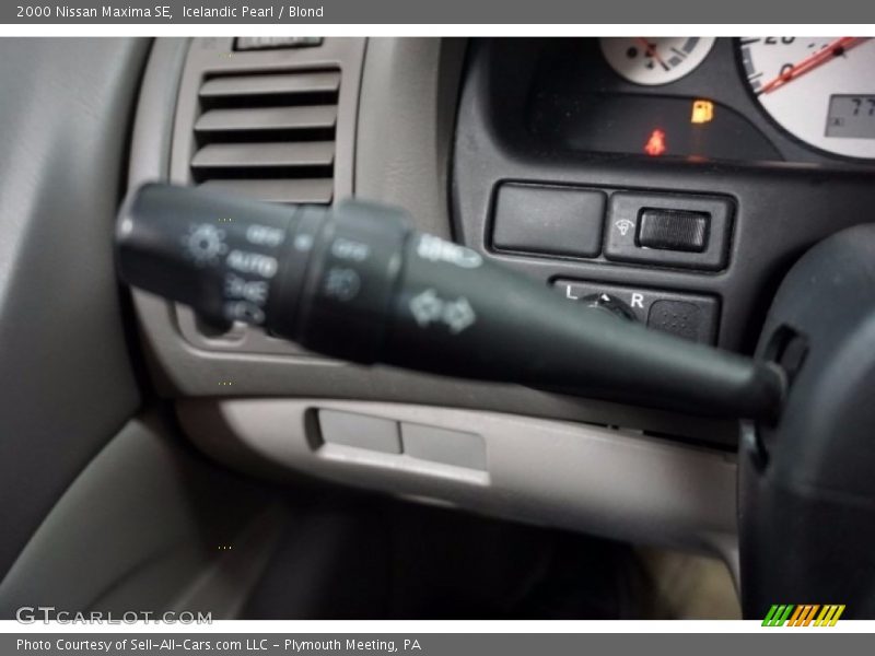 Icelandic Pearl / Blond 2000 Nissan Maxima SE