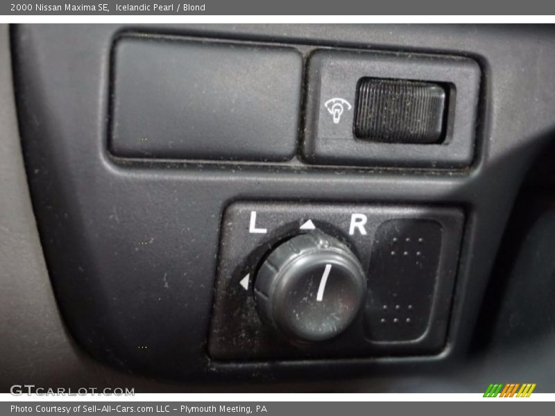 Icelandic Pearl / Blond 2000 Nissan Maxima SE