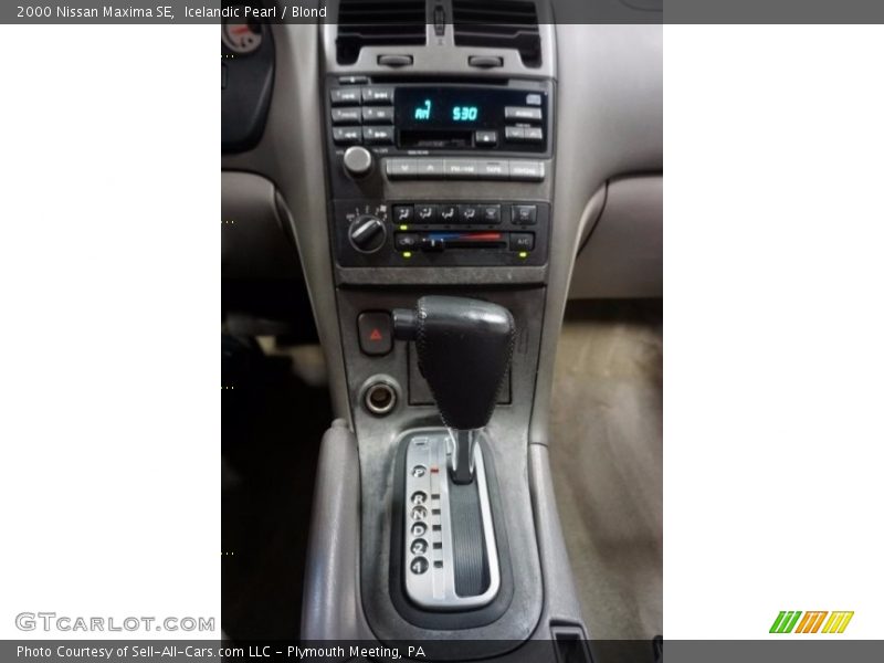 Icelandic Pearl / Blond 2000 Nissan Maxima SE