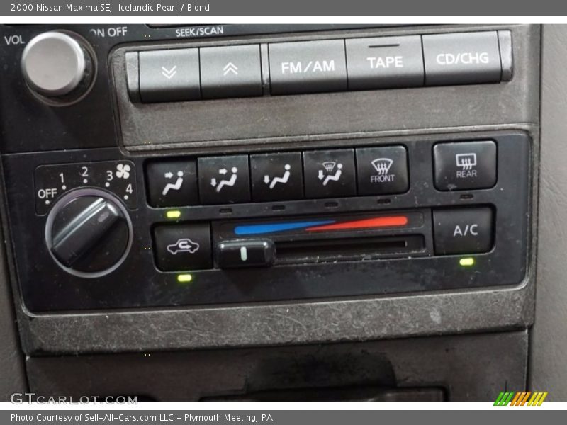 Icelandic Pearl / Blond 2000 Nissan Maxima SE
