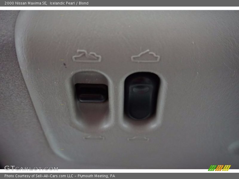 Icelandic Pearl / Blond 2000 Nissan Maxima SE