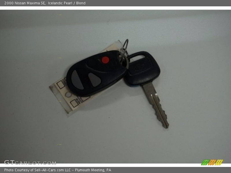 Icelandic Pearl / Blond 2000 Nissan Maxima SE