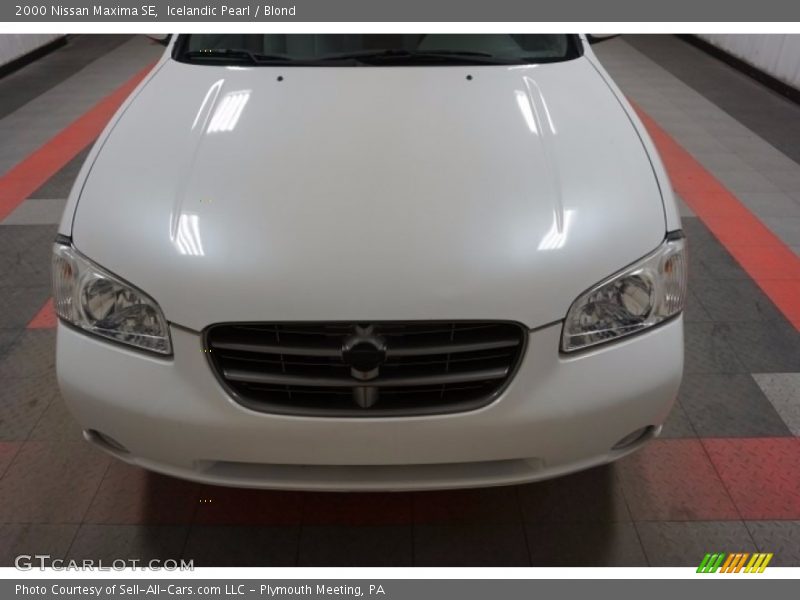 Icelandic Pearl / Blond 2000 Nissan Maxima SE