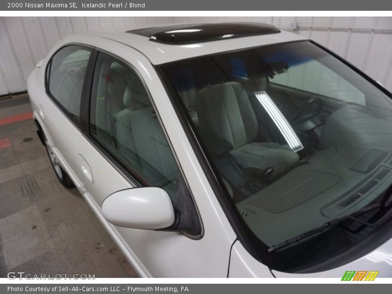 Icelandic Pearl / Blond 2000 Nissan Maxima SE