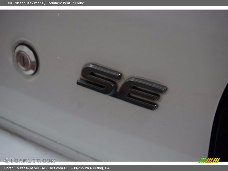 Icelandic Pearl / Blond 2000 Nissan Maxima SE