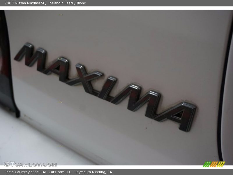 Icelandic Pearl / Blond 2000 Nissan Maxima SE