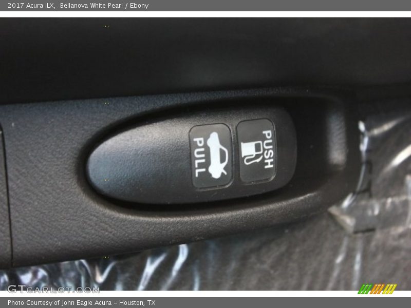 Bellanova White Pearl / Ebony 2017 Acura ILX