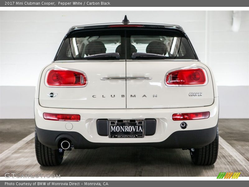Pepper White / Carbon Black 2017 Mini Clubman Cooper