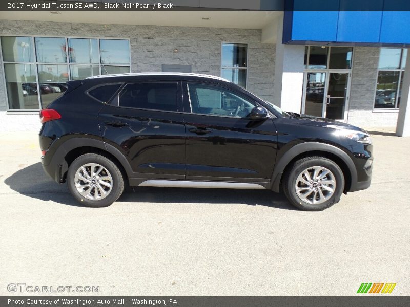 Black Noir Pearl / Black 2017 Hyundai Tucson SE AWD