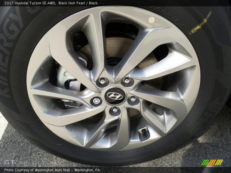 Black Noir Pearl / Black 2017 Hyundai Tucson SE AWD