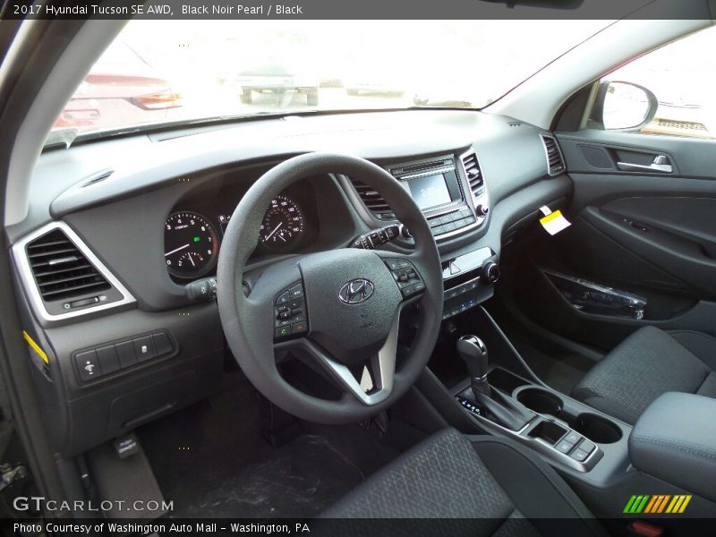 Black Noir Pearl / Black 2017 Hyundai Tucson SE AWD