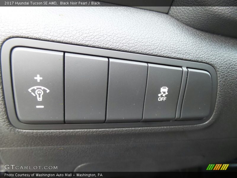 Black Noir Pearl / Black 2017 Hyundai Tucson SE AWD