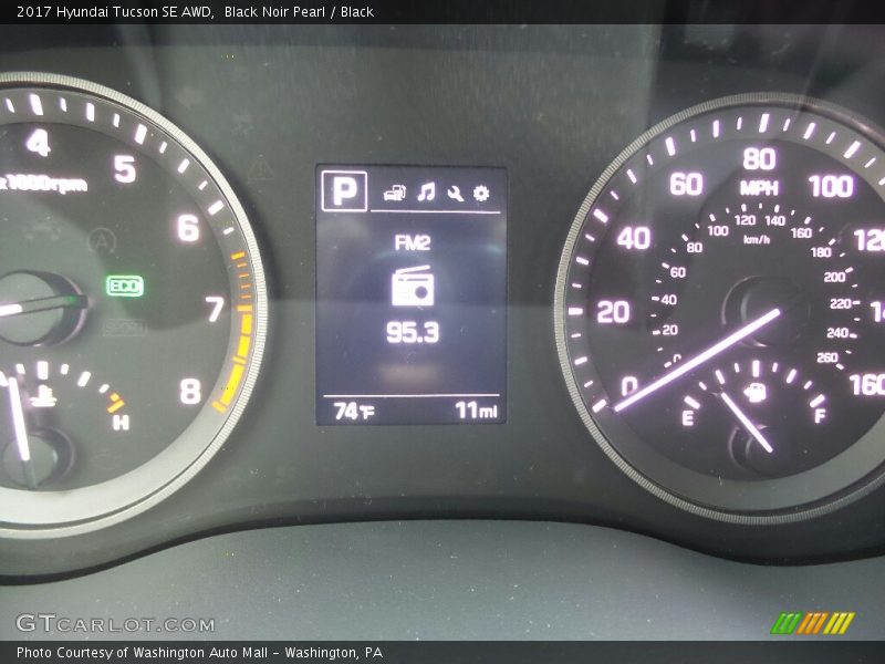 Black Noir Pearl / Black 2017 Hyundai Tucson SE AWD