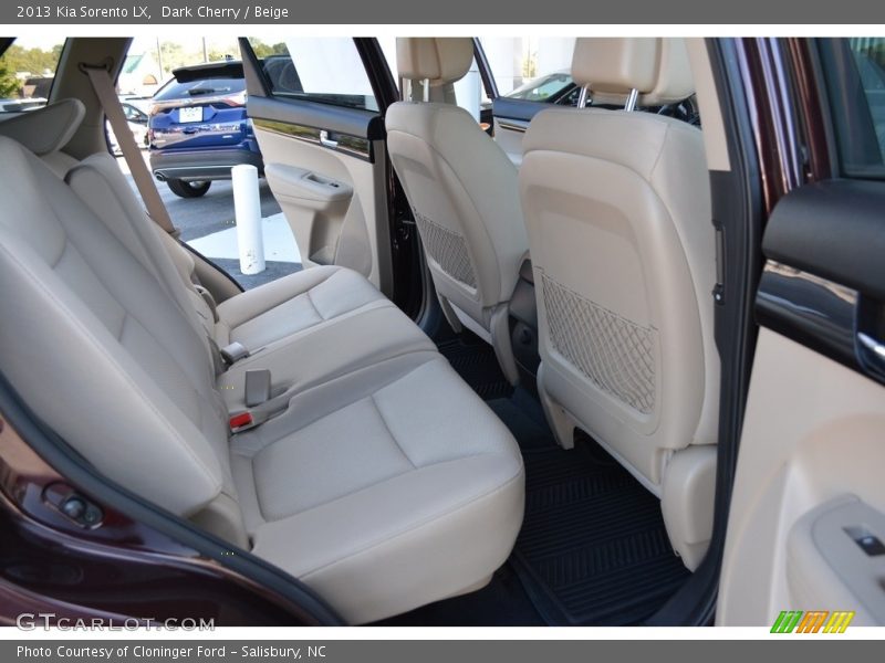 Dark Cherry / Beige 2013 Kia Sorento LX