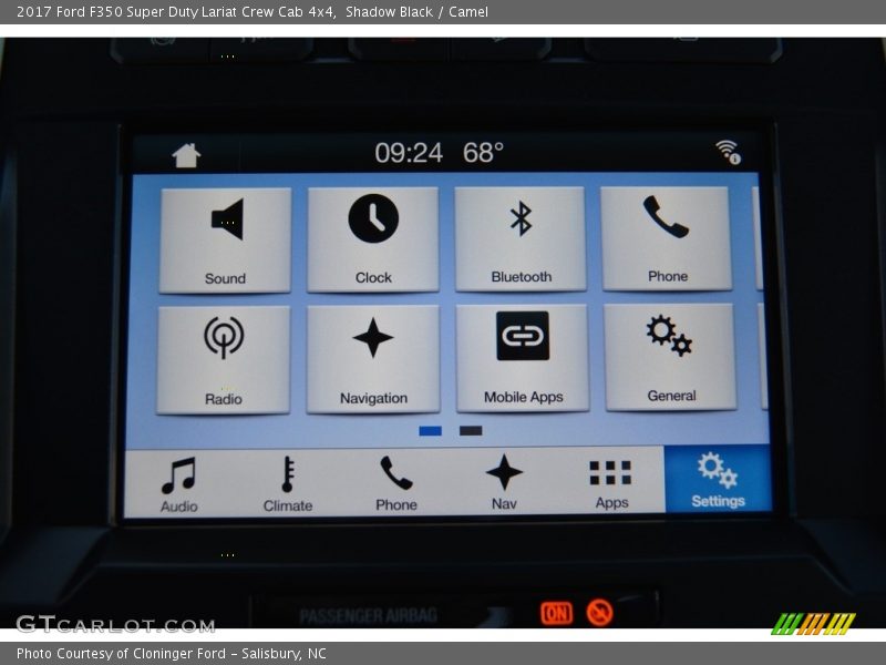 Controls of 2017 F350 Super Duty Lariat Crew Cab 4x4