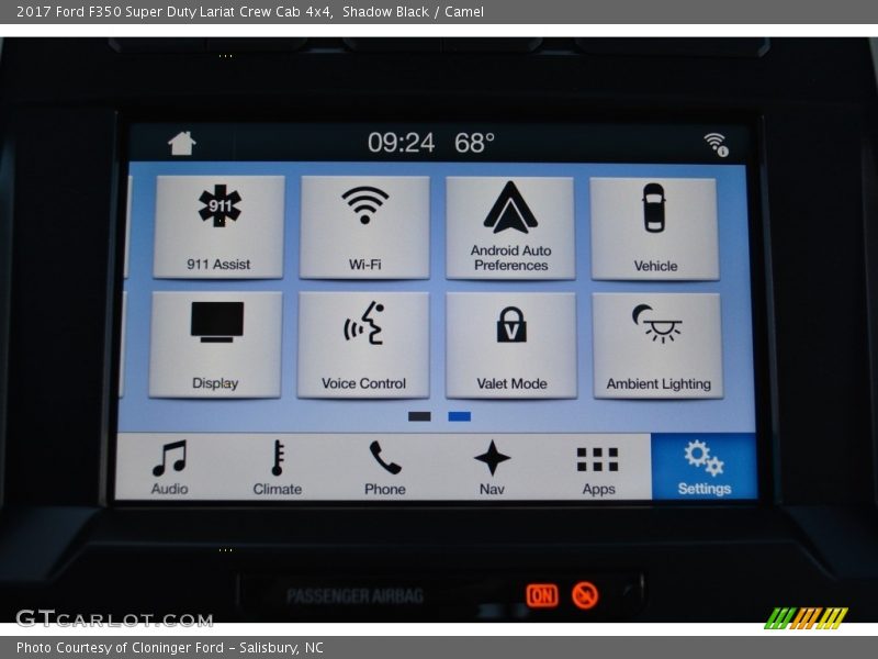 Controls of 2017 F350 Super Duty Lariat Crew Cab 4x4