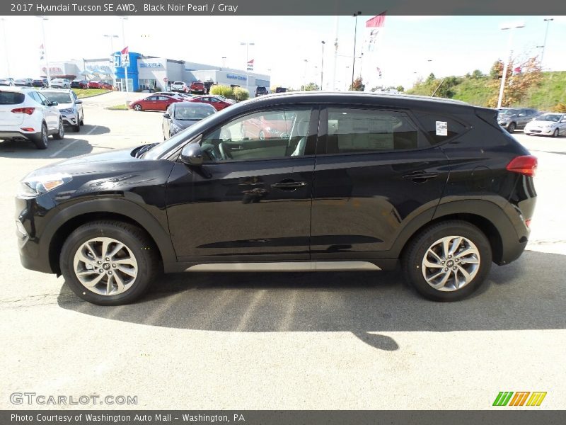Black Noir Pearl / Gray 2017 Hyundai Tucson SE AWD