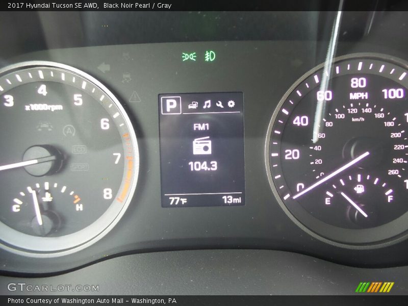 Black Noir Pearl / Gray 2017 Hyundai Tucson SE AWD