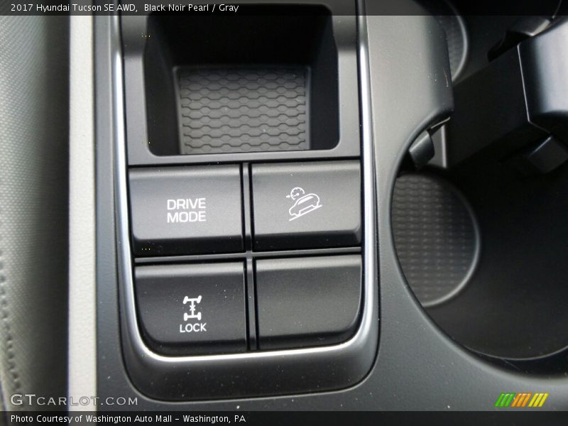 Black Noir Pearl / Gray 2017 Hyundai Tucson SE AWD