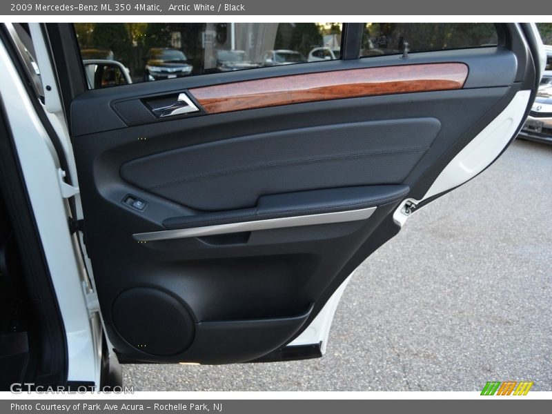 Arctic White / Black 2009 Mercedes-Benz ML 350 4Matic