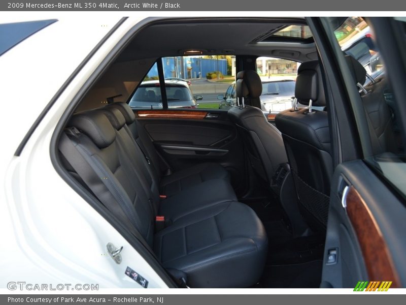 Arctic White / Black 2009 Mercedes-Benz ML 350 4Matic