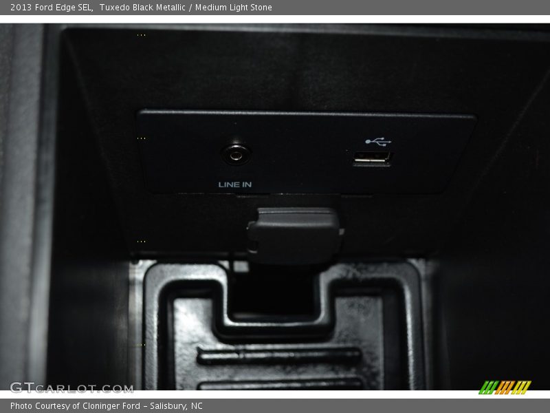 Tuxedo Black Metallic / Medium Light Stone 2013 Ford Edge SEL