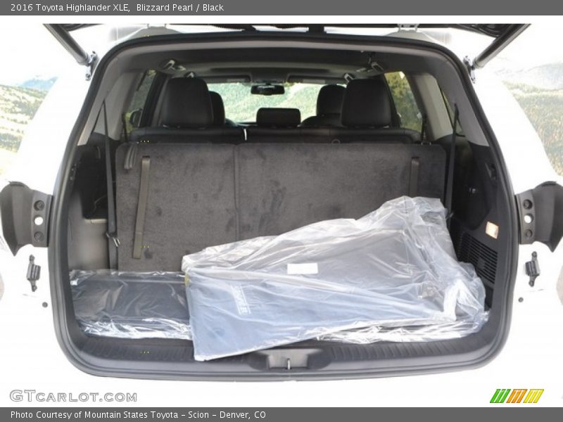 Blizzard Pearl / Black 2016 Toyota Highlander XLE