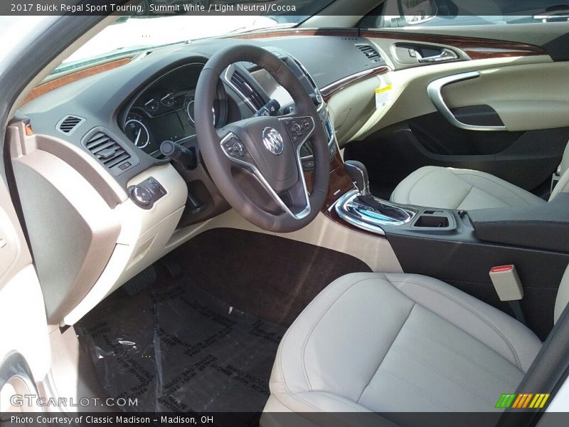 Summit White / Light Neutral/Cocoa 2017 Buick Regal Sport Touring
