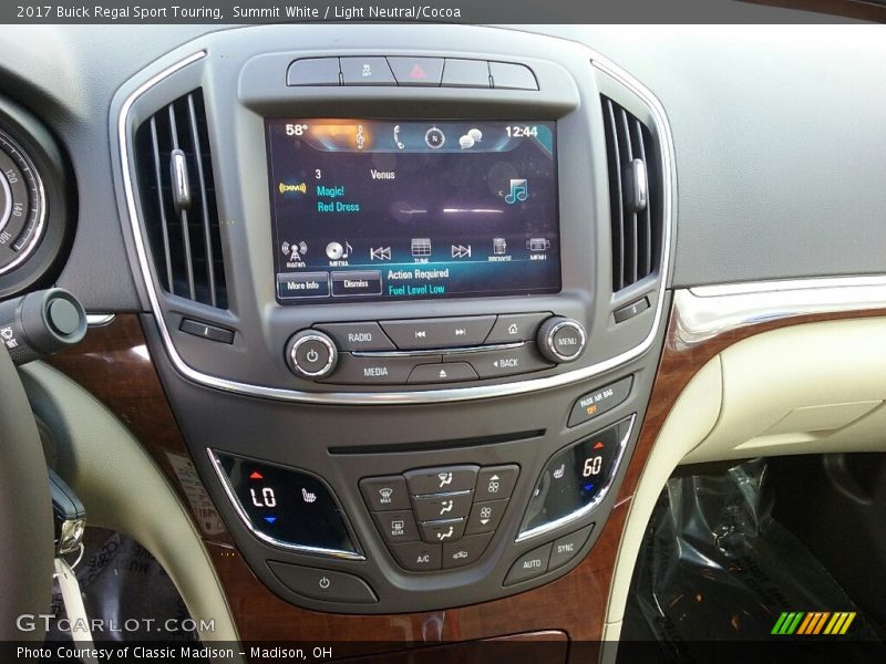 Summit White / Light Neutral/Cocoa 2017 Buick Regal Sport Touring