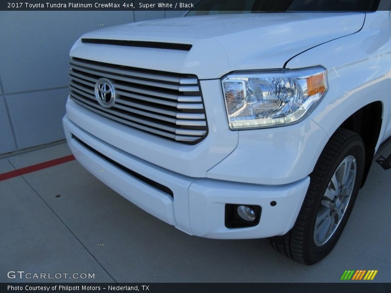 Super White / Black 2017 Toyota Tundra Platinum CrewMax 4x4
