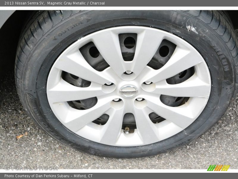 Magnetic Gray Metallic / Charcoal 2013 Nissan Sentra SV