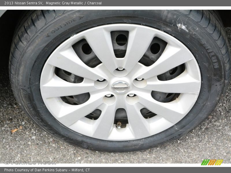 Magnetic Gray Metallic / Charcoal 2013 Nissan Sentra SV