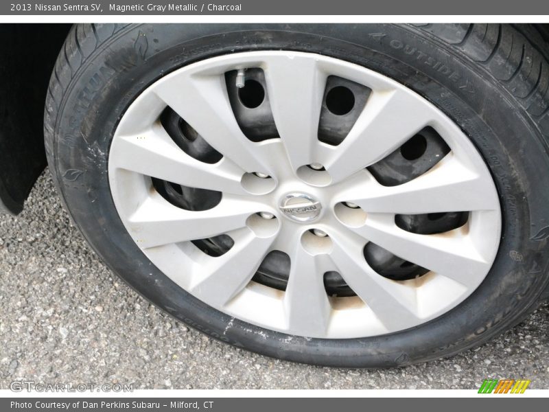 Magnetic Gray Metallic / Charcoal 2013 Nissan Sentra SV