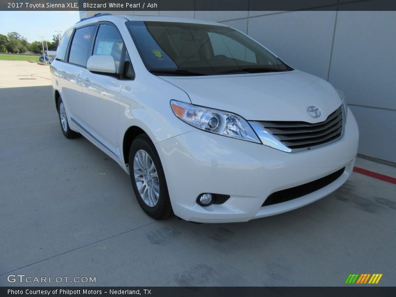 Blizzard White Pearl / Ash 2017 Toyota Sienna XLE