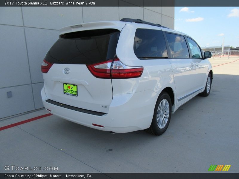 Blizzard White Pearl / Ash 2017 Toyota Sienna XLE