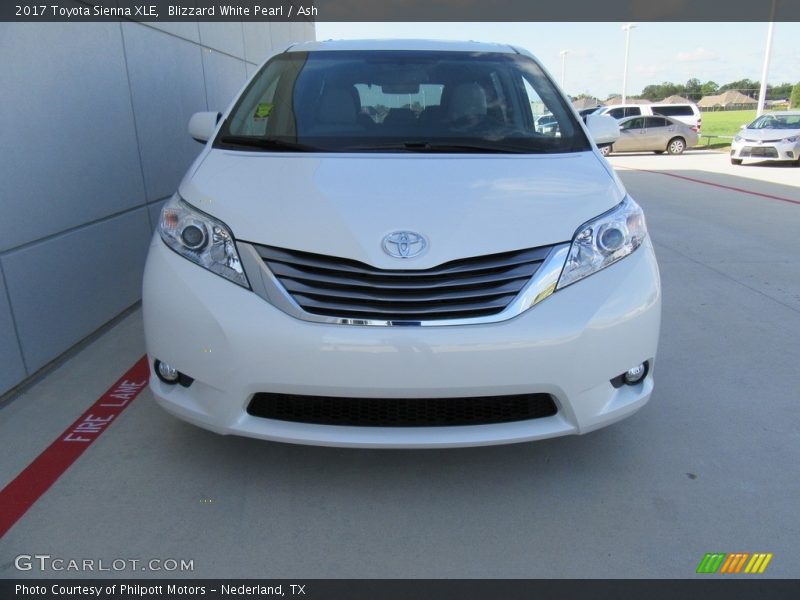 Blizzard White Pearl / Ash 2017 Toyota Sienna XLE