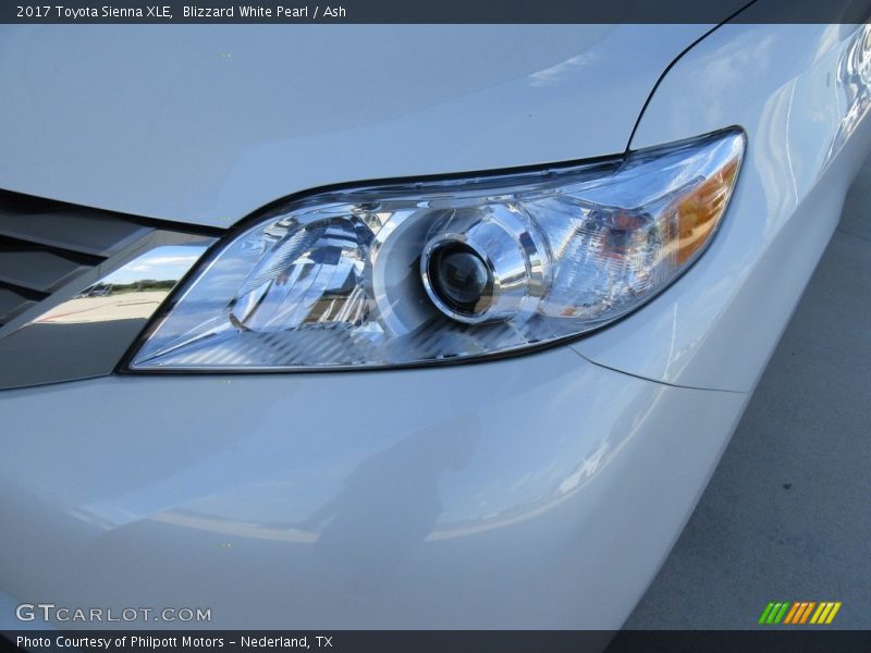 Blizzard White Pearl / Ash 2017 Toyota Sienna XLE