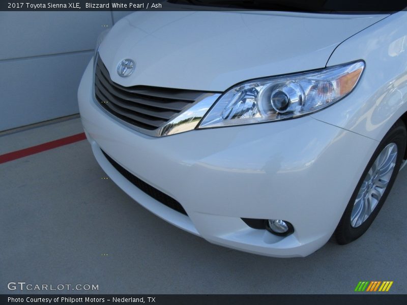 Blizzard White Pearl / Ash 2017 Toyota Sienna XLE