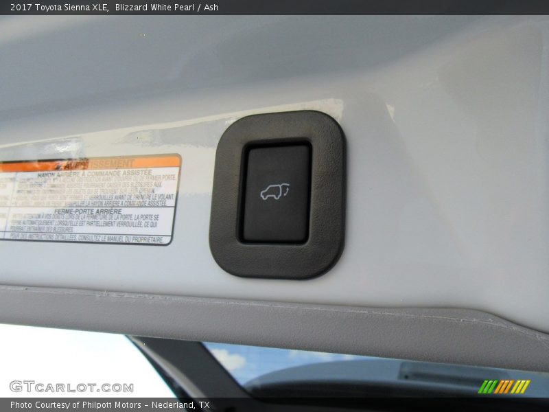 Blizzard White Pearl / Ash 2017 Toyota Sienna XLE