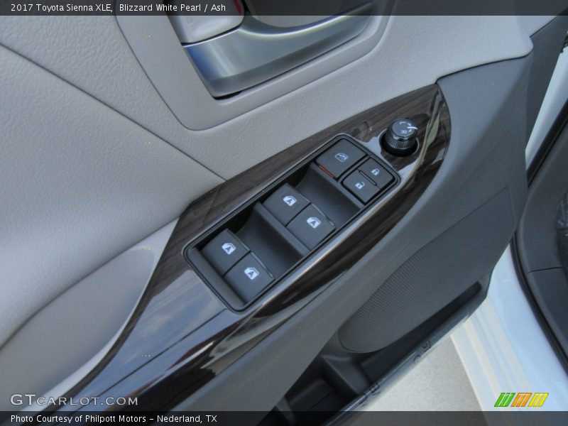 Blizzard White Pearl / Ash 2017 Toyota Sienna XLE