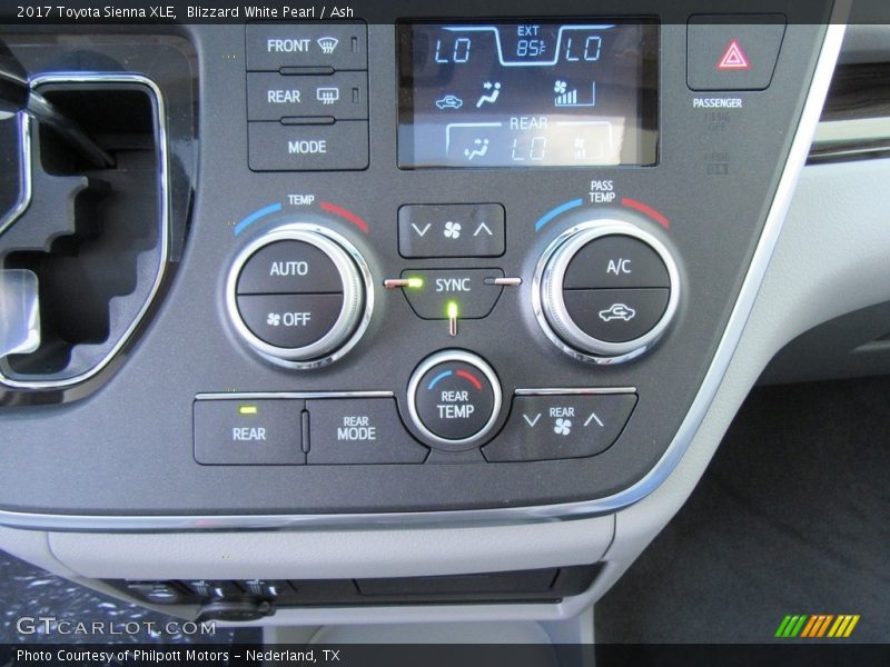 Blizzard White Pearl / Ash 2017 Toyota Sienna XLE