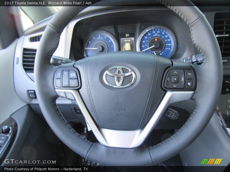 Blizzard White Pearl / Ash 2017 Toyota Sienna XLE