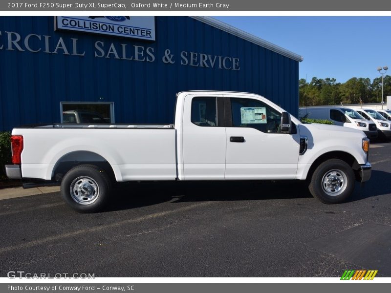 Oxford White / Medium Earth Gray 2017 Ford F250 Super Duty XL SuperCab