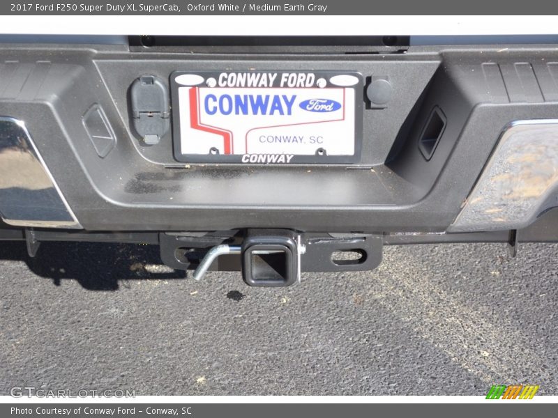 Oxford White / Medium Earth Gray 2017 Ford F250 Super Duty XL SuperCab